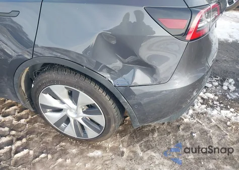 2021 Tesla Model Y Long Range Dual Motor All-Wheel Drive z USA, uszkodzony, nr VIN 5YJYGDEE3MF190958